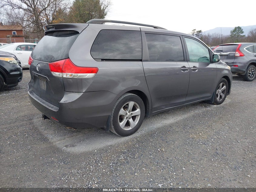 5TDKK3DC1BS113335 2011 TOYOTA SIENNA photo no. 4