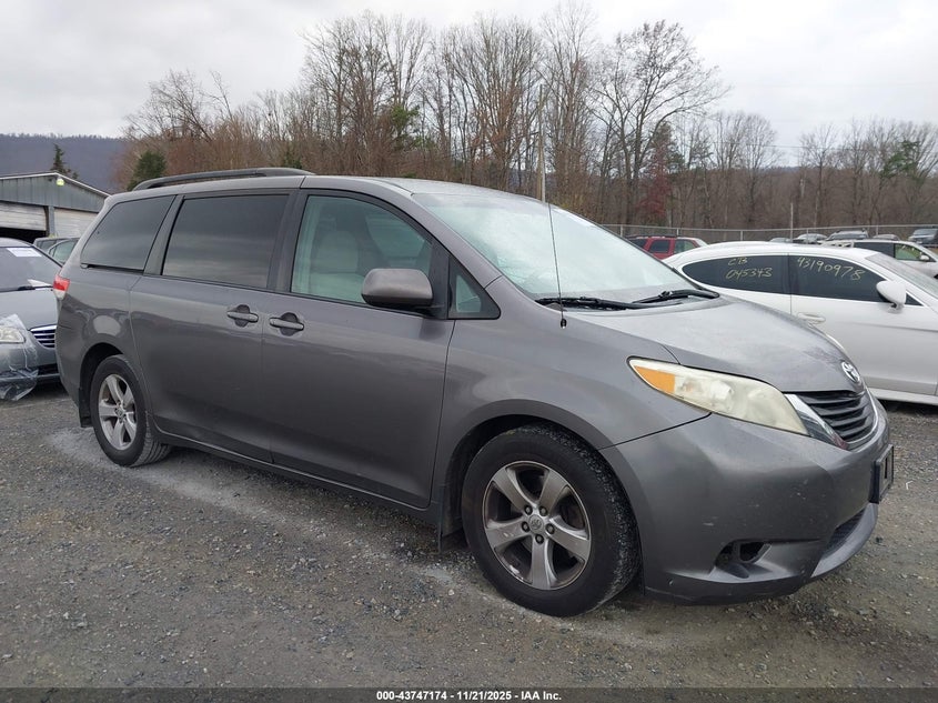 5TDKK3DC1BS113335 2011 TOYOTA SIENNA photo no. 6
