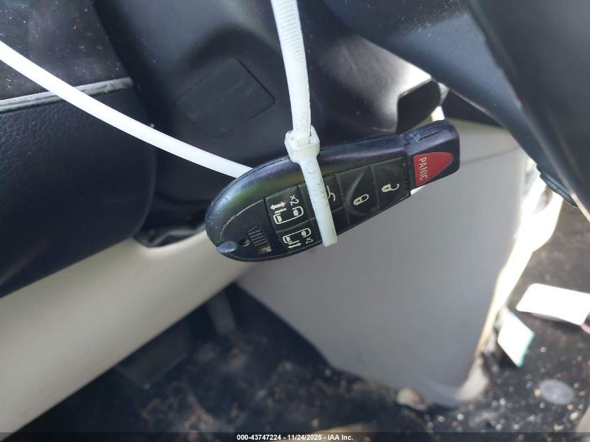 2013 Chrysler Town & Country Touring VIN: 2C4RC1BG3DR647177 Lot: 43747224