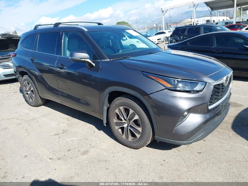 TOYOTA HIGHLANDER XLE
