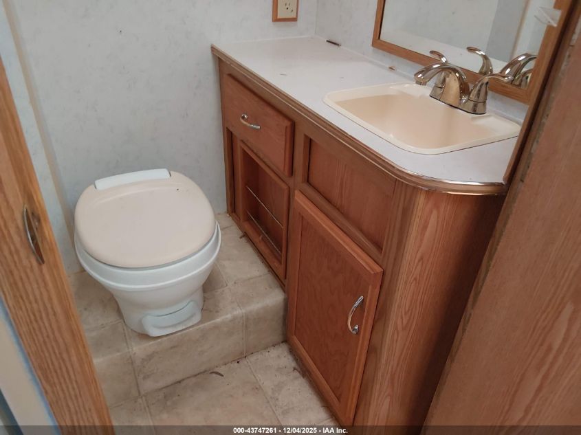 2002 Ford E-450 Cutaway Standard VIN: 1FDXE45S82HB21280 Lot: 43747261