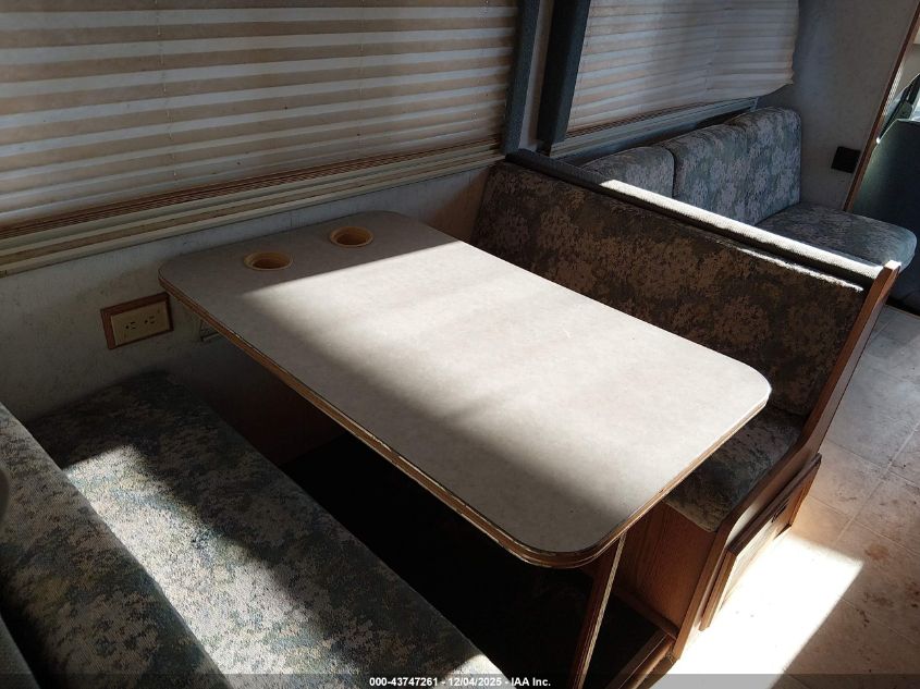 2002 Ford E-450 Cutaway Standard VIN: 1FDXE45S82HB21280 Lot: 43747261