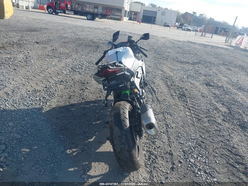 2025 Kawasaki Zx400 P VIN: ML5ZXCP19SDA41343 Lot: 43747267