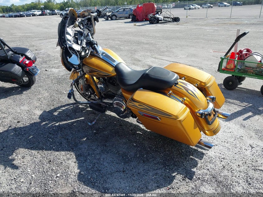 1HD1KBM15GB661081 2016 HARLEY-DAVIDSON STREET GLIDE photo no. 3