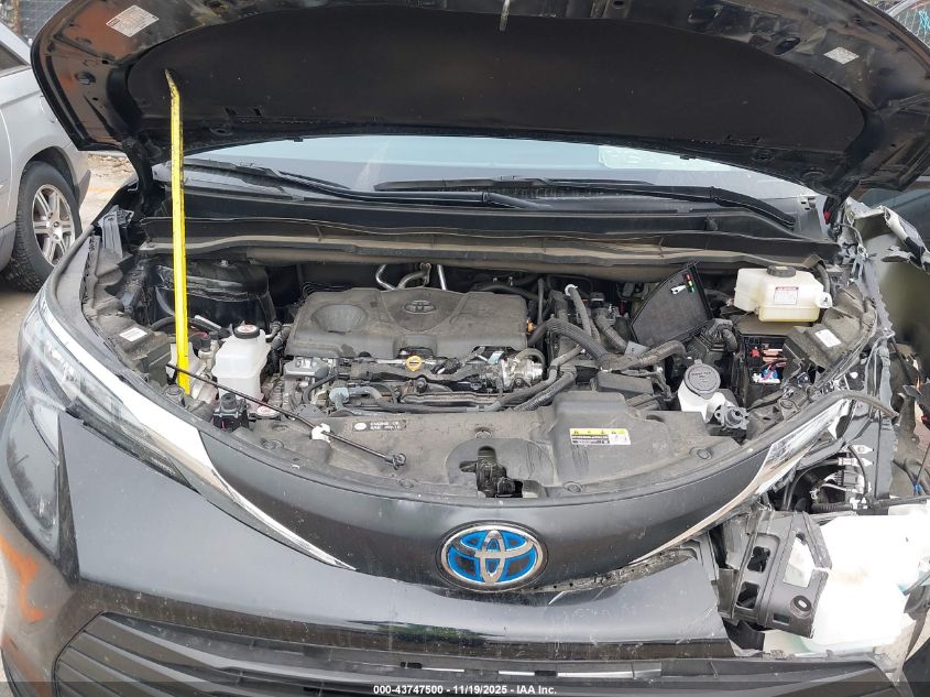 2025 Toyota Sienna - 5TDKRKEC3SS246702