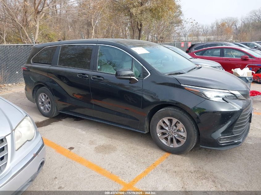 2025 Toyota Sienna - 5TDKRKEC3SS246702