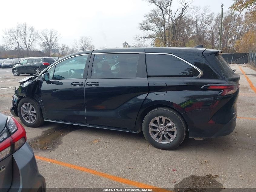 2025 Toyota Sienna - 5TDKRKEC3SS246702