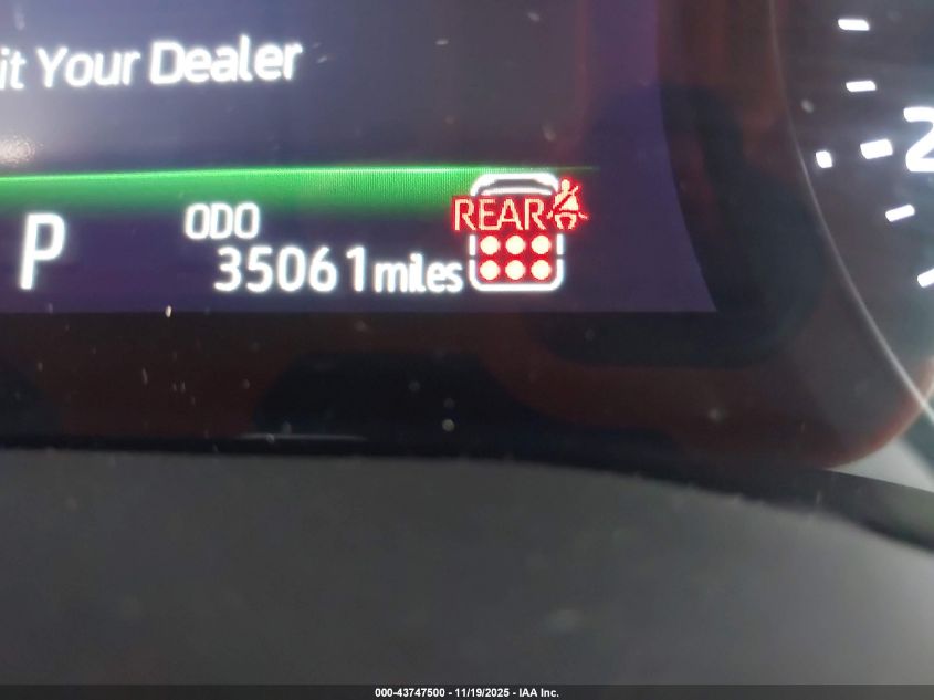 2025 Toyota Sienna - 5TDKRKEC3SS246702