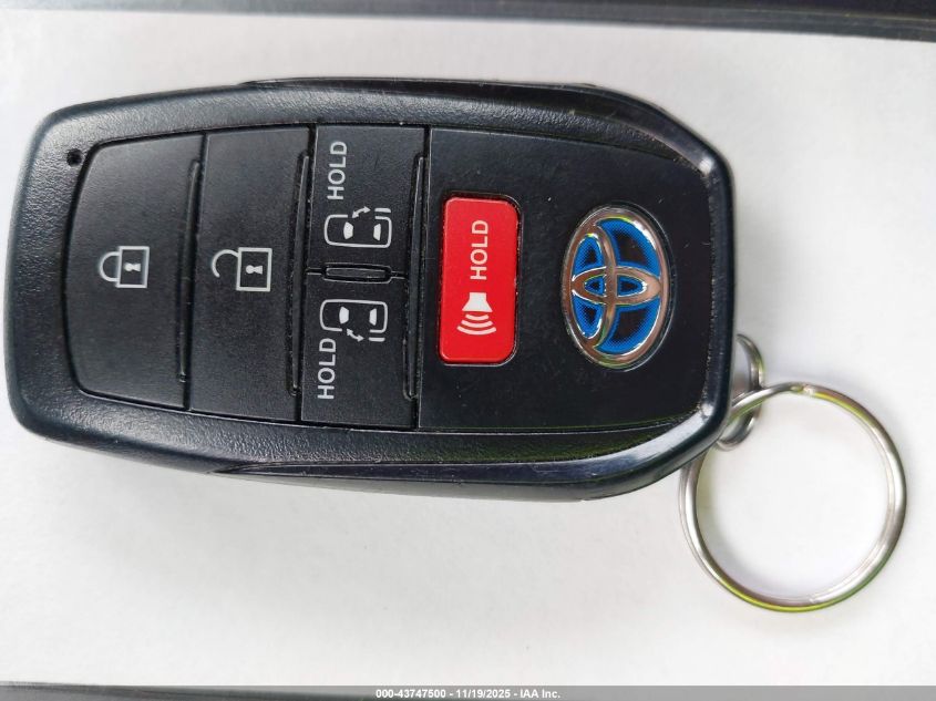 2025 Toyota Sienna - 5TDKRKEC3SS246702