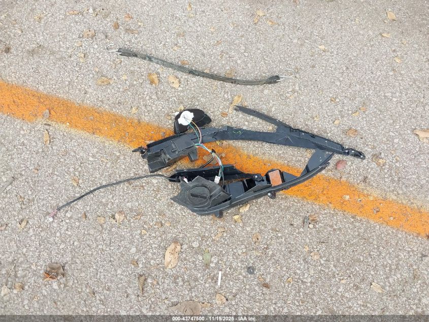 2025 Toyota Sienna - 5TDKRKEC3SS246702