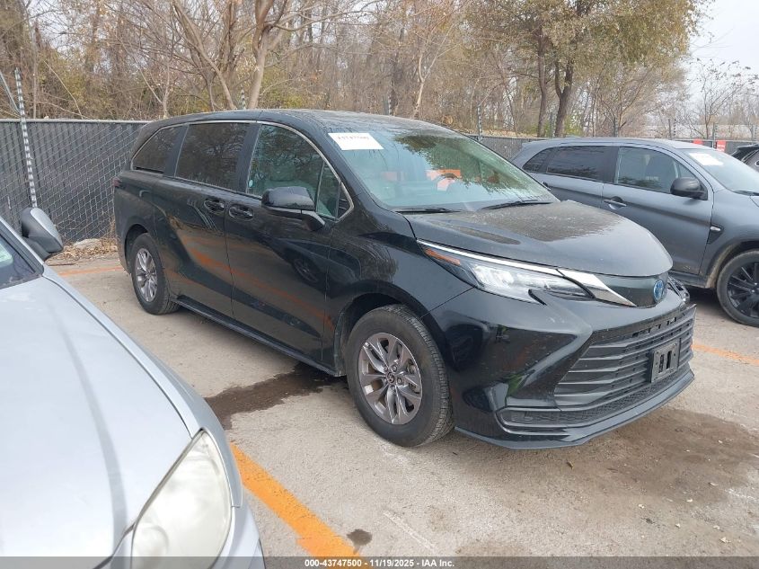 2025 Toyota Sienna - 5TDKRKEC3SS246702