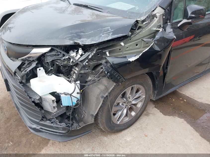 2025 Toyota Sienna - 5TDKRKEC3SS246702