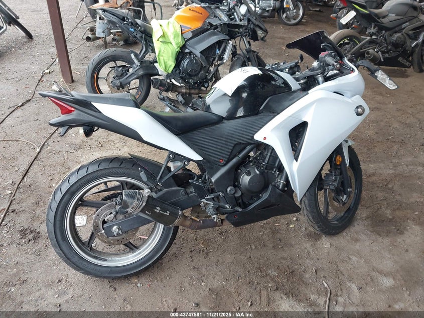 2011 Honda Cbr250 R VIN: MLHMC4110B5002373 Lot: 43747581