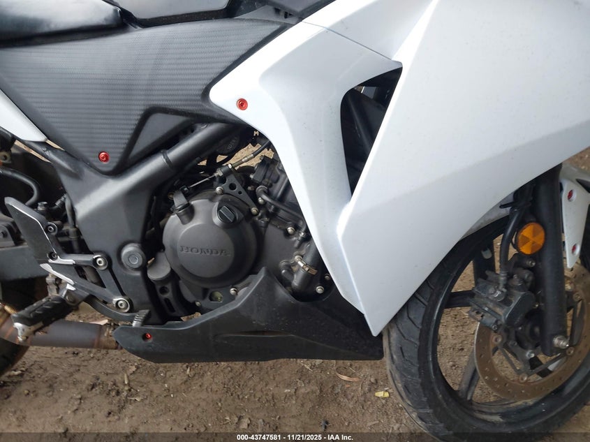 2011 Honda Cbr250 R VIN: MLHMC4110B5002373 Lot: 43747581