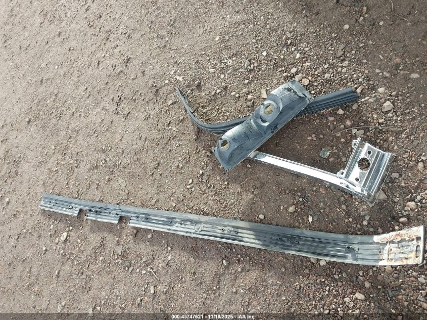 1989 Chevrolet Gmt-400 C2500 VIN: 1GCFC24K6KZ180169 Lot: 43747621