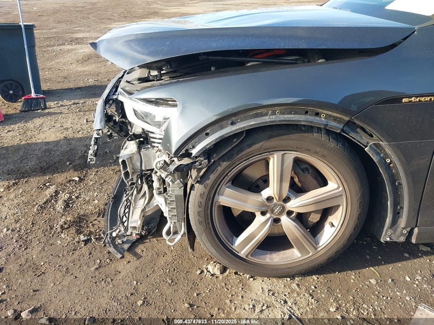 2019 Audi E-Tron Premium Plus VIN: WA1VAAGE9KB016984 Lot: 43747633