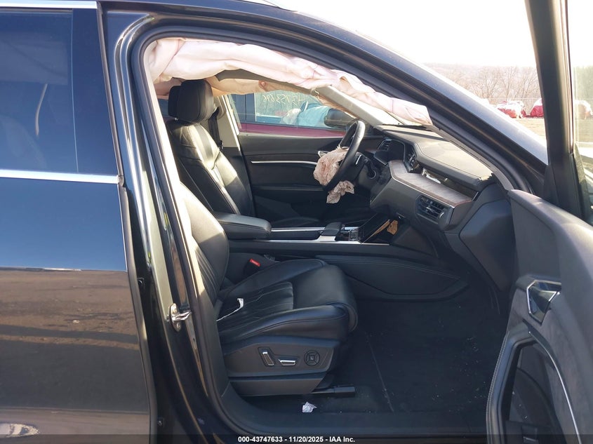 2019 Audi E-Tron Premium Plus VIN: WA1VAAGE9KB016984 Lot: 43747633