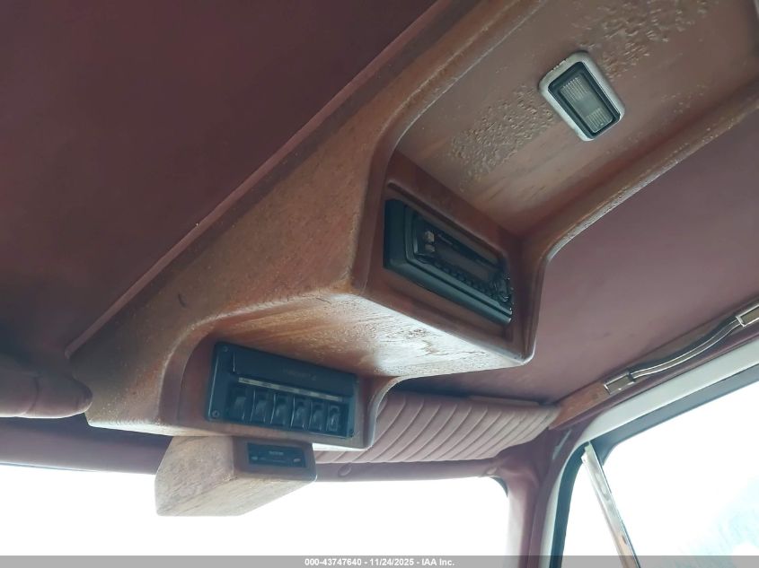 1990 GMC Rally Wagon / Van G2500 VIN: 1GDEG25K2L7502829 Lot: 43747640