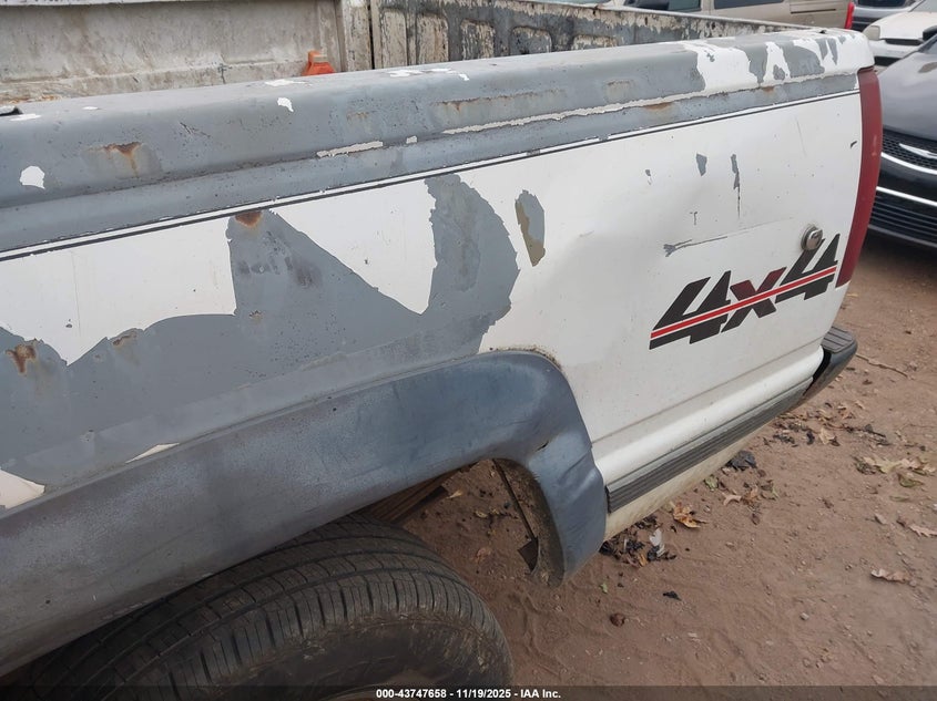 1995 Chevrolet Gmt-400 K2500 VIN: 1GCGK29K8SE118991 Lot: 43747658