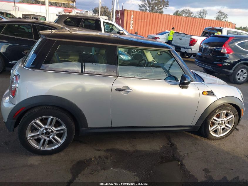 2011 Mini Cooper VIN: WMWSU3C55BT092064 Lot: 43747782