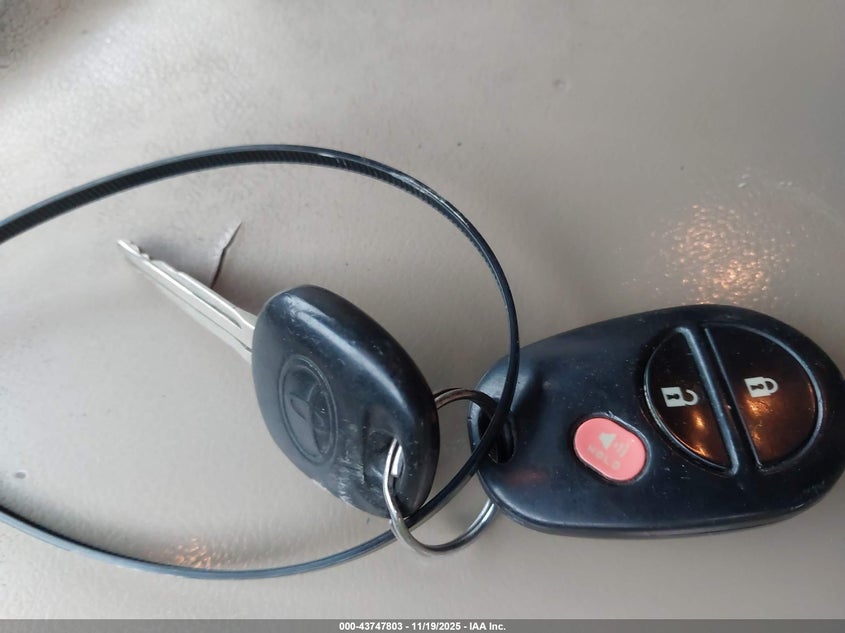 2008 Toyota Sequoia Sr5 5.7L V8 VIN: 5TDBY64A68S016588 Lot: 43747803