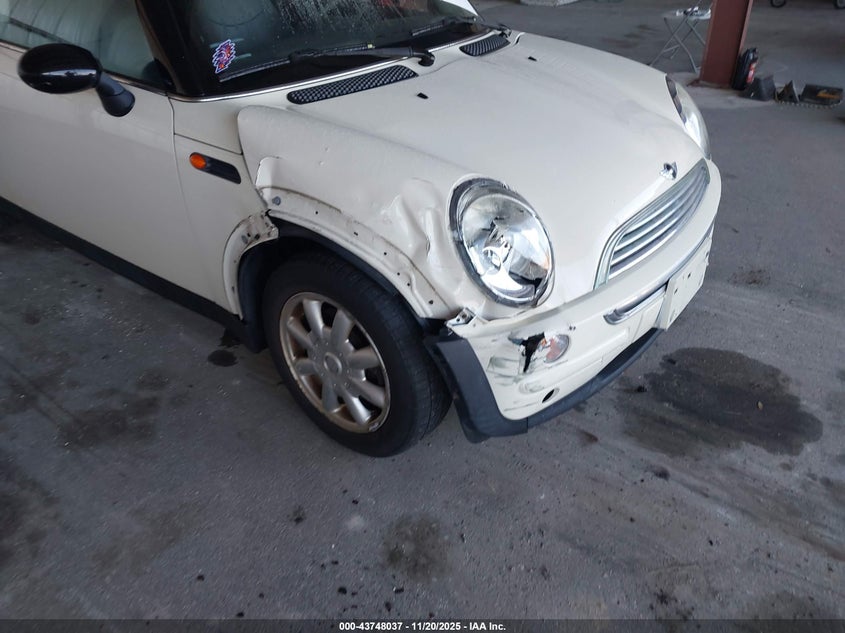 2004 Mini Cooper VIN: WMWRC33454TJ53215 Lot: 43748037