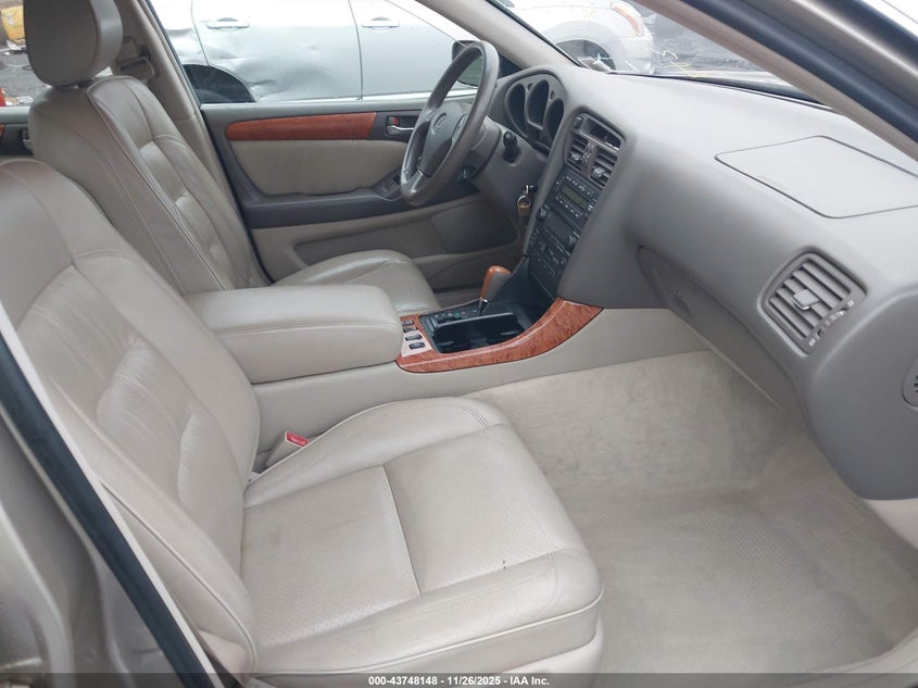 JT8BH68X3Y0026396 2000 LEXUS GS photo no. 5