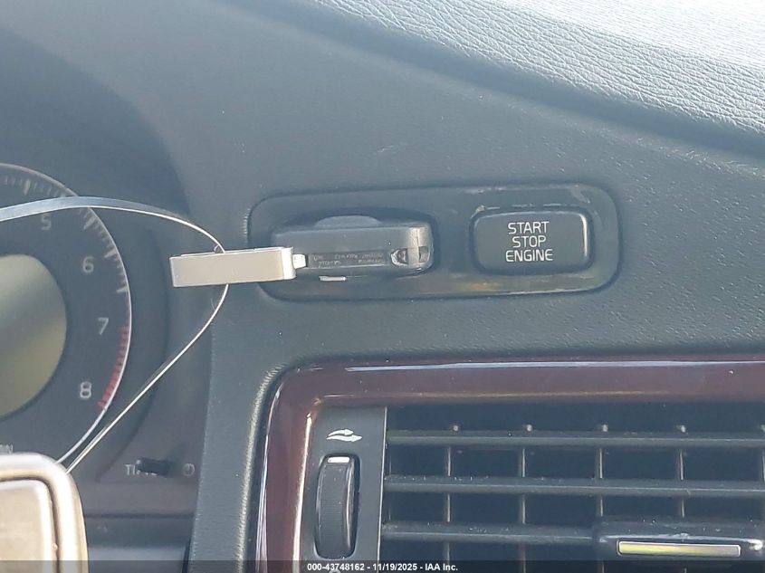 2008 Volvo V70 3.2 VIN: YV1BW982381037271 Lot: 43748162