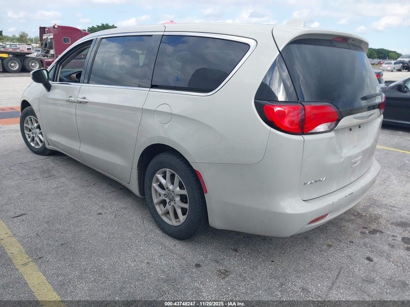 2C4RC1DG3HR588974 2017 CHRYSLER PACIFICA photo no. 3