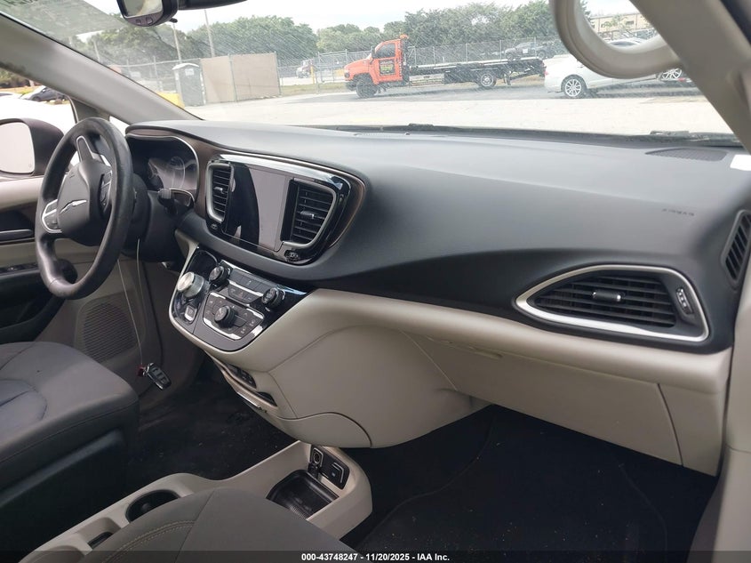 2C4RC1DG3HR588974 2017 CHRYSLER PACIFICA photo no. 5
