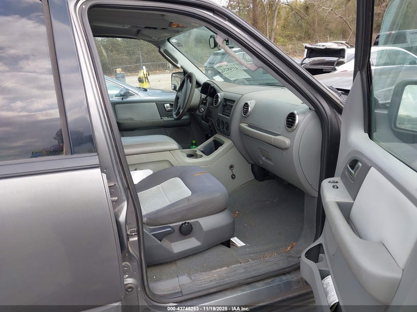 1FMRU15W04LB39818 2004 FORD EXPEDITION photo no. 5