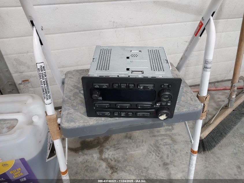 2005 Chevrolet Tahoe Lt VIN: 1GNEK13T65J196742 Lot: 43748321