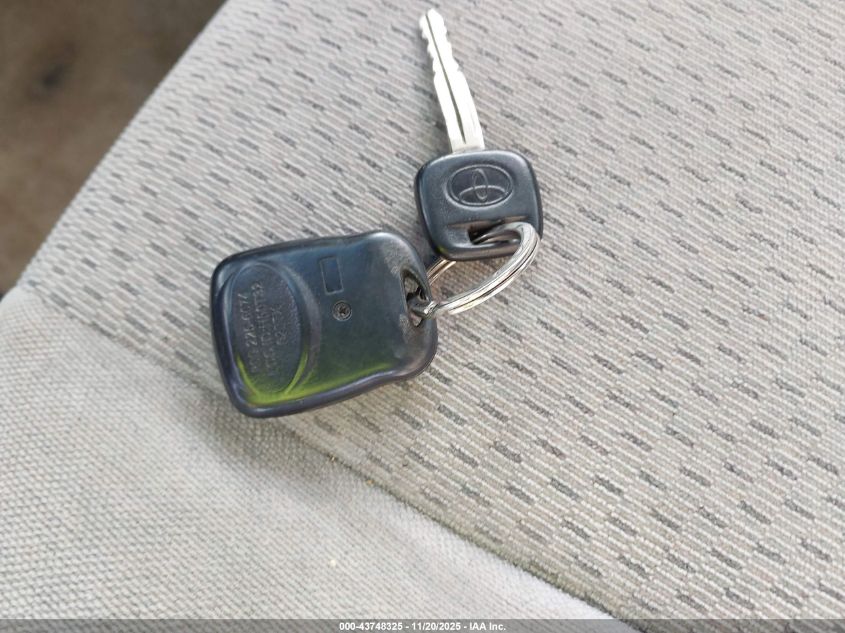 2003 Toyota Camry Le VIN: 4T1BE32K13U659174 Lot: 43748325