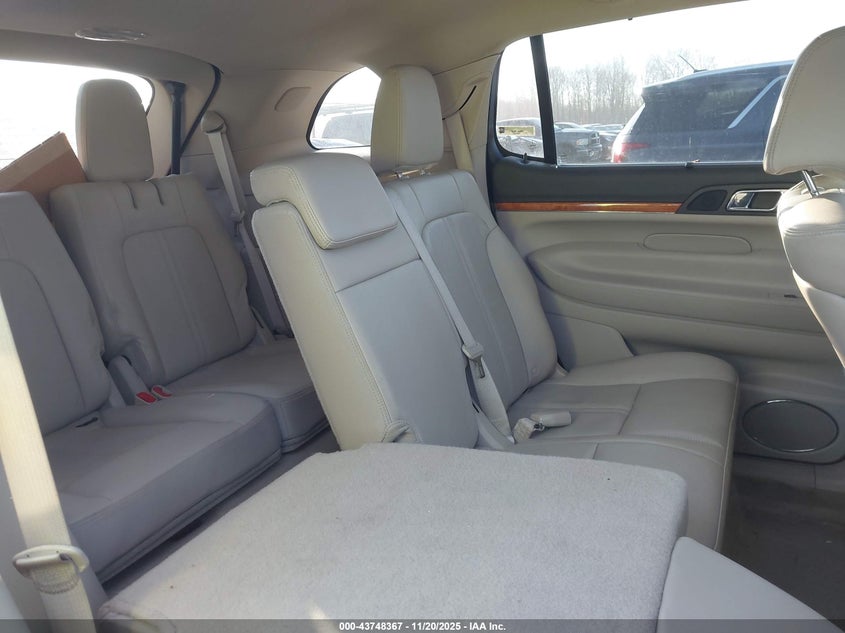 2010 Lincoln Mkt VIN: 2LMHJ5AR8ABJ17819 Lot: 43748367
