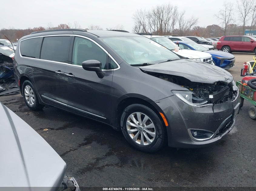 2017 Chrysler Pacifica Touring-L VIN: 2C4RC1BG8HR587435 Lot: 43748476