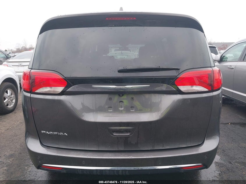 2017 Chrysler Pacifica Touring-L VIN: 2C4RC1BG8HR587435 Lot: 43748476