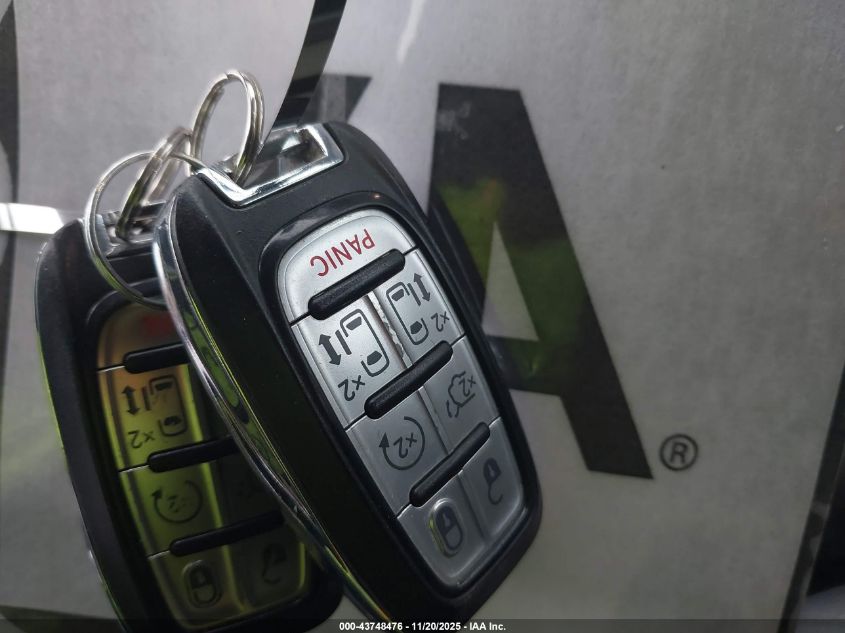 2017 Chrysler Pacifica Touring-L VIN: 2C4RC1BG8HR587435 Lot: 43748476