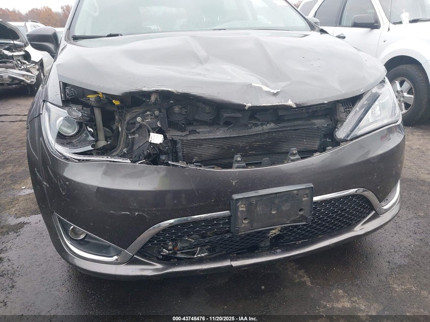 2017 Chrysler Pacifica Touring-L VIN: 2C4RC1BG8HR587435 Lot: 43748476