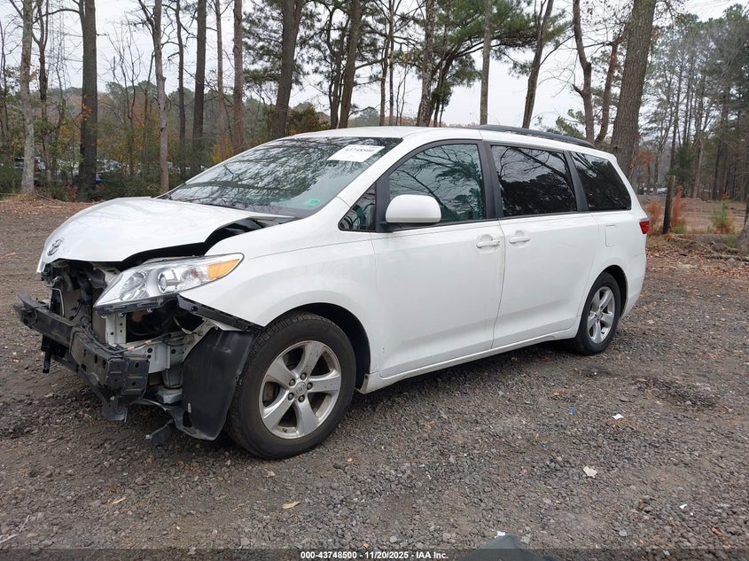 5TDKK3DC1FS669568 2015 TOYOTA SIENNA photo no. 2
