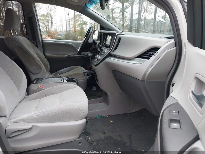 5TDKK3DC1FS669568 2015 TOYOTA SIENNA photo no. 5