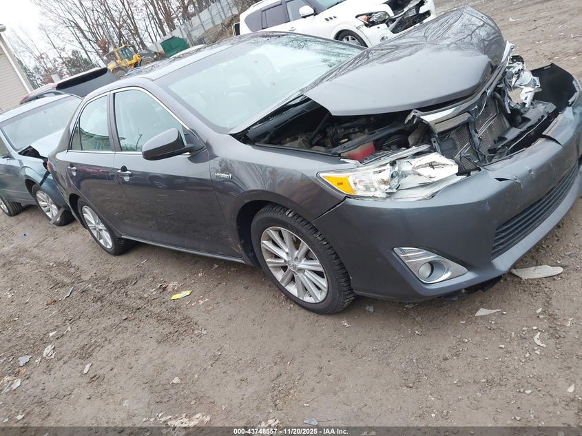 TOYOTA CAMRY HYBRID XLE