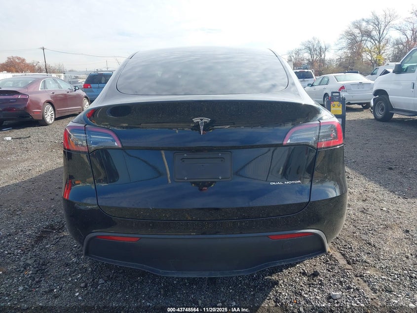2025 Tesla Model Y Long Range Dual Motor All-Wheel Drive VIN: 7SAYGDEE6SF300238 Lot: 43748564