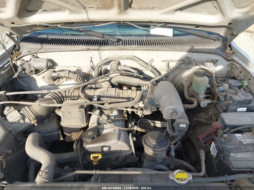 2000 Toyota Tacoma VIN: 5TEVL52N4YZ717354 Lot: 43748565