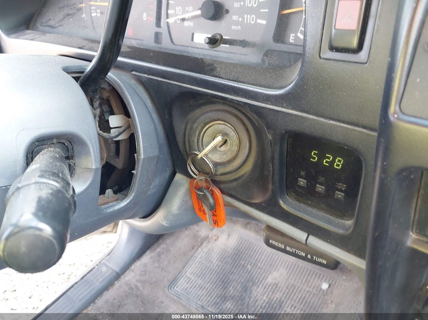 2000 Toyota Tacoma VIN: 5TEVL52N4YZ717354 Lot: 43748565