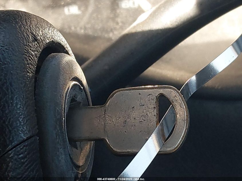 2002 Chevrolet Silverado 1500 Commercial VIN: 1GCEC14V92Z173541 Lot: 43748600