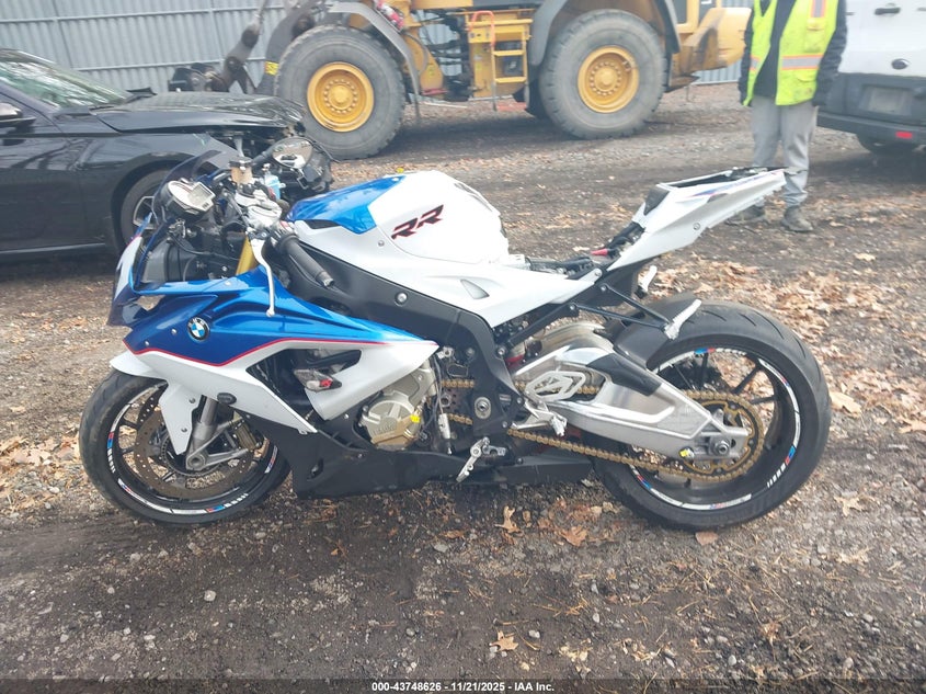 2015 BMW S 1000 Rr VIN: WB10D2107FZ352718 Lot: 43748626