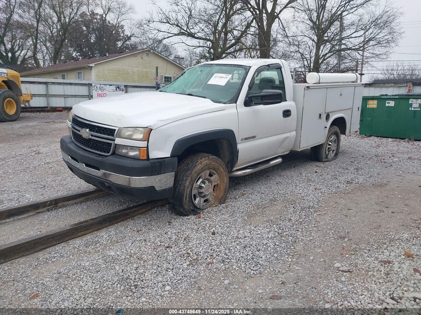 1GBHC24U67E175972 2007 CHEVROLET SILVERADO photo no. 2