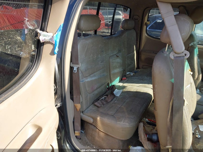 2000 Toyota Tundra Ltd V8 VIN: 5TBRT3812YS032642 Lot: 43748661