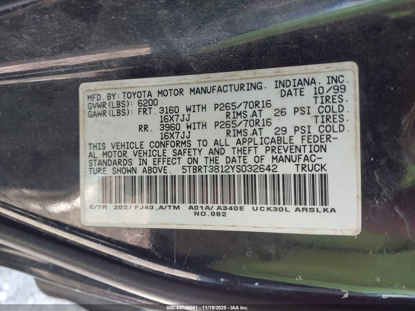 2000 Toyota Tundra Ltd V8 VIN: 5TBRT3812YS032642 Lot: 43748661