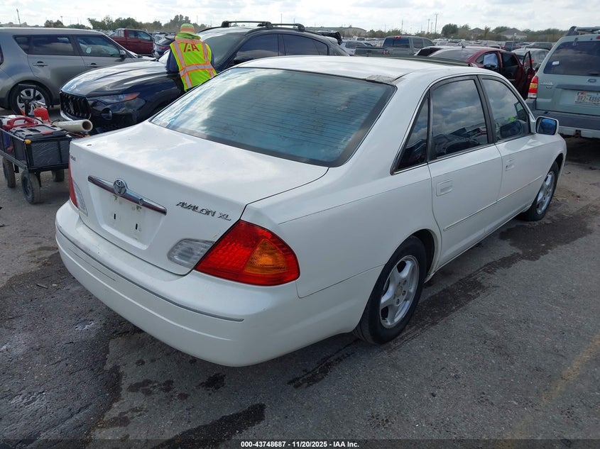 4T1BF28B9YU094498 2000 TOYOTA AVALON photo no. 4